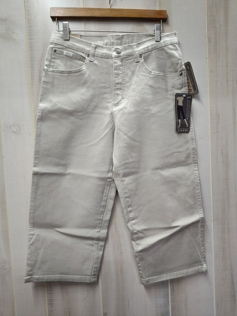 Lee Beige Tan Lean Capri Pants NWT, Size 10, 19" inseam, Stretch, Leather patch